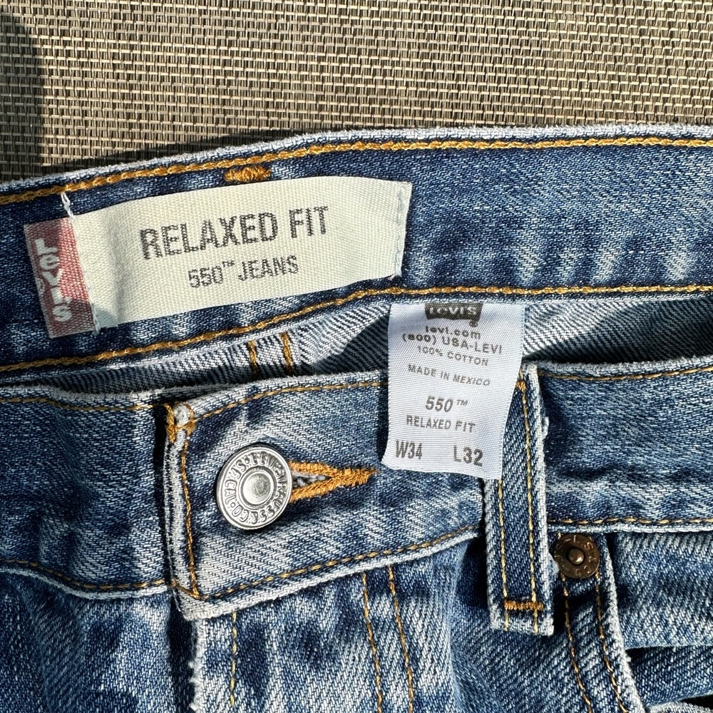 Levi 550 blue jeans.   Size 34x32.